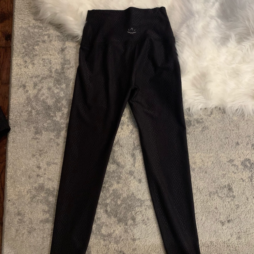 Beyond Yoga Black Snakeskin Leggings